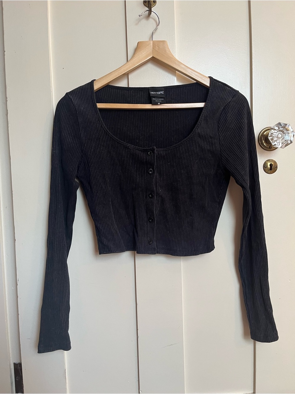 Ribbed Button-Front Long Sleeve Crop Top - Black